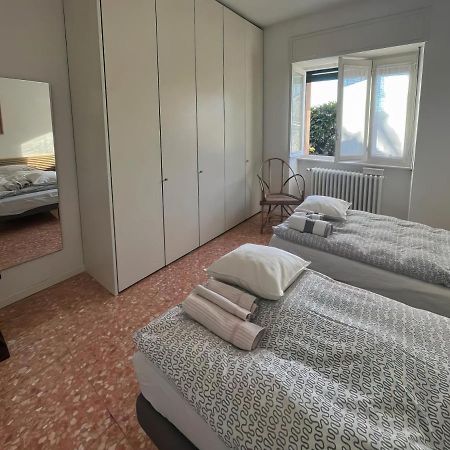 Casa Vacanze Le Violette Villa Брунате Екстериор снимка