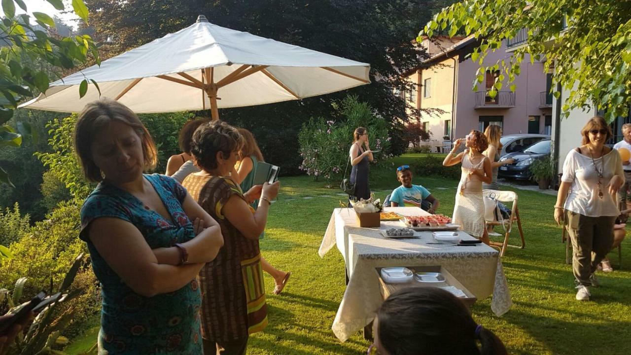 Casa Vacanze Le Violette Villa Брунате Екстериор снимка