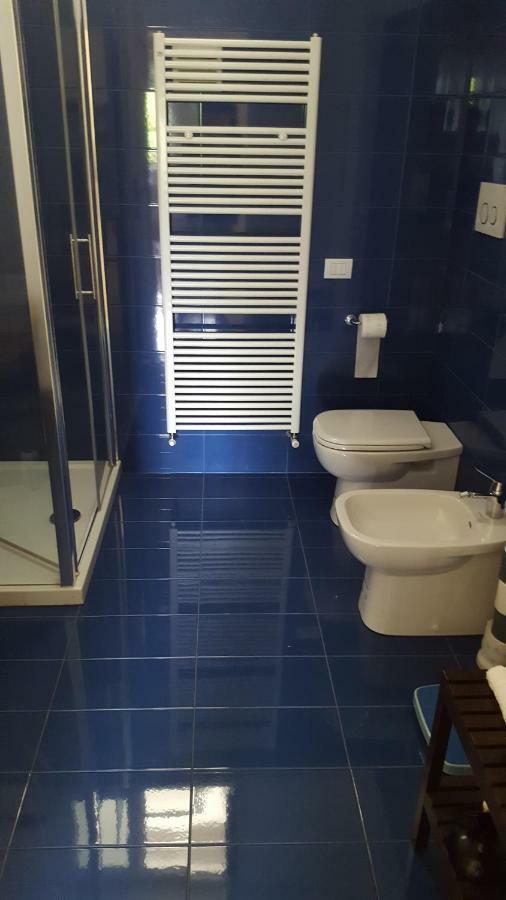Casa Vacanze Le Violette Villa Брунате Екстериор снимка